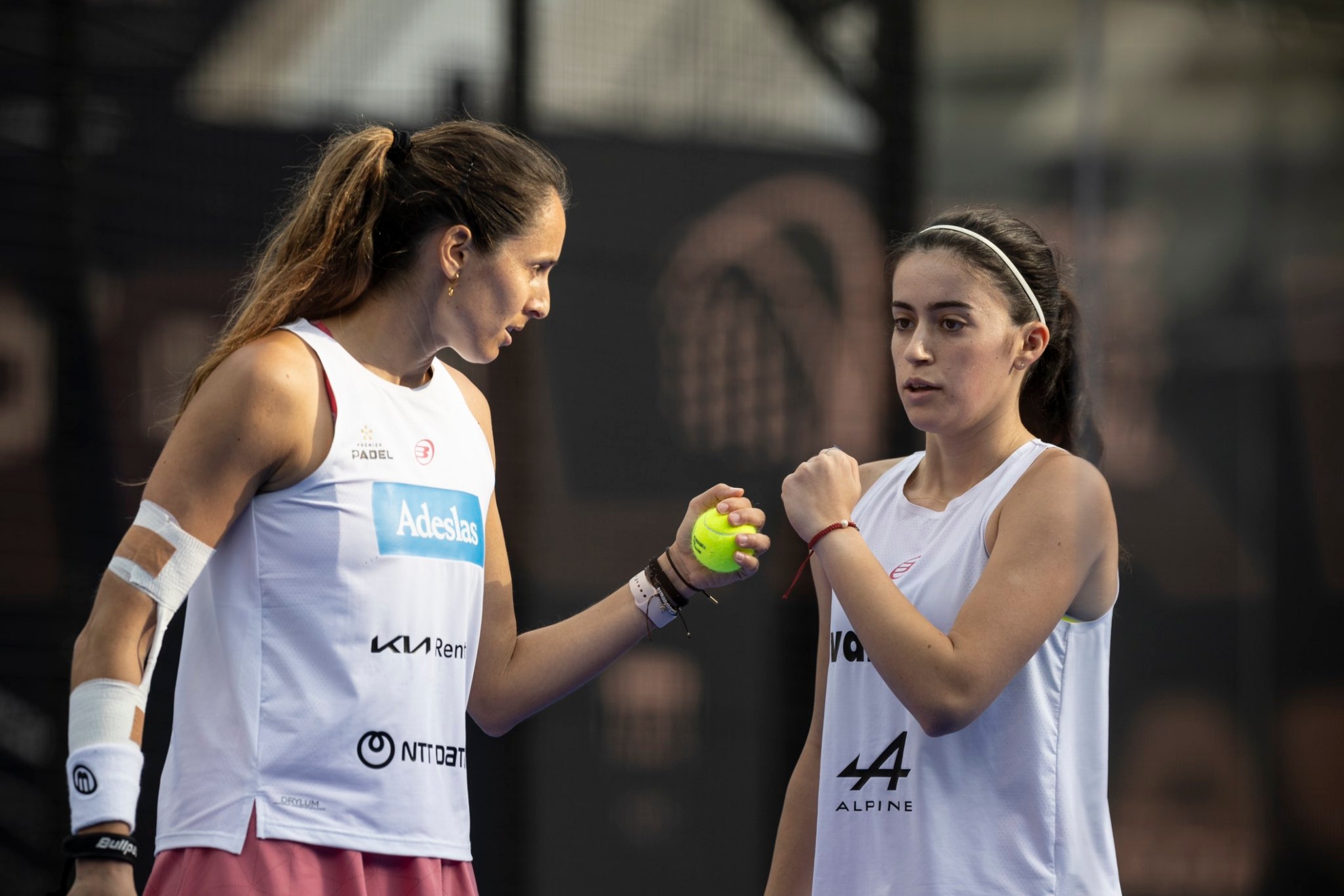 候为全年训 候为全年训